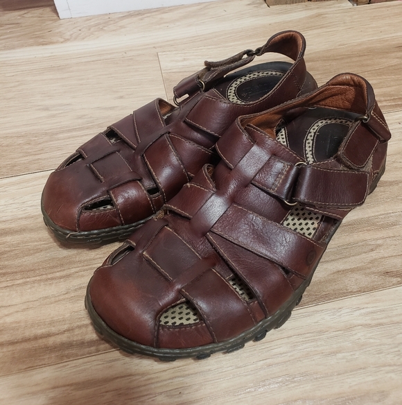 Mens Born Brown Leather Fisherman Sandals 10-10.5 Closed Toe Adjustable Straps